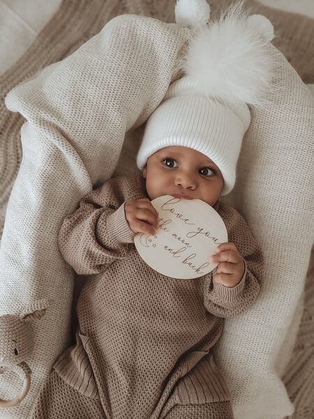 White hat 1 pompom